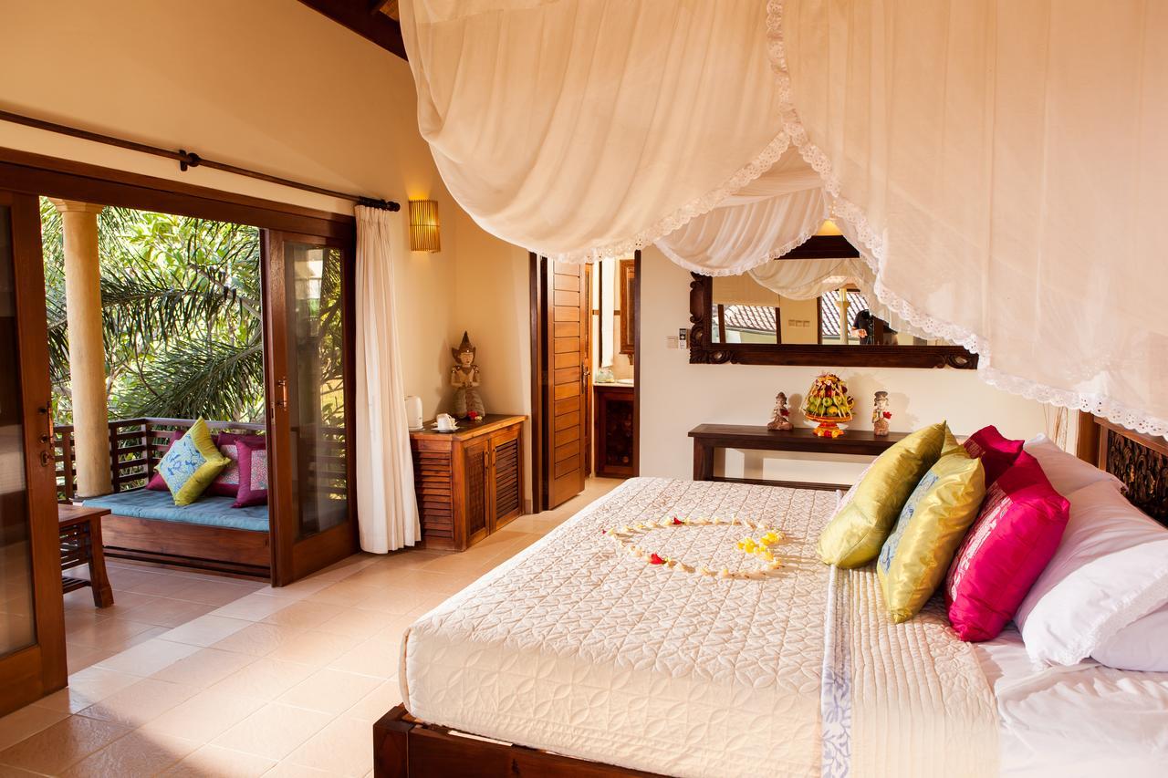 Blue Moon Villas Resort Amed Exteriör bild
