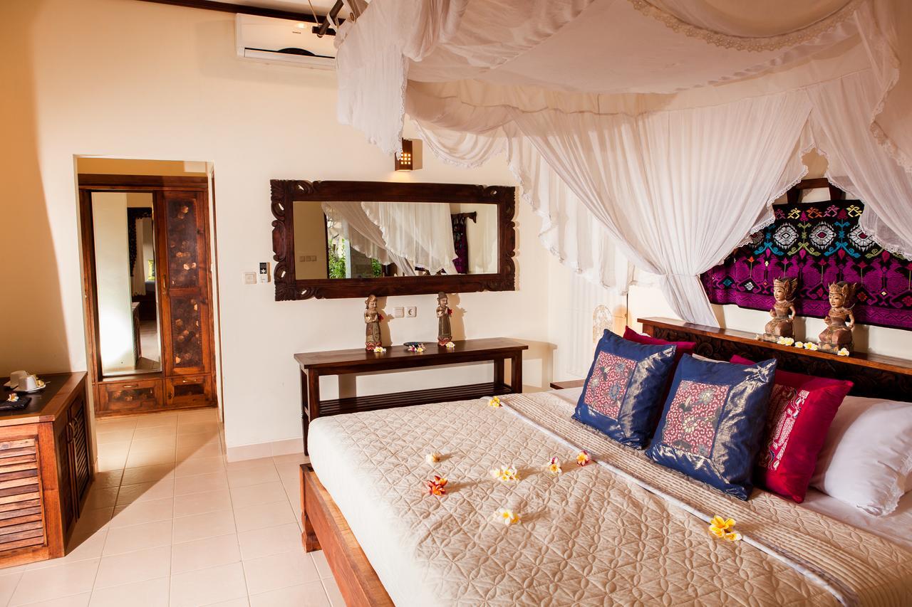 Blue Moon Villas Resort Amed Exteriör bild