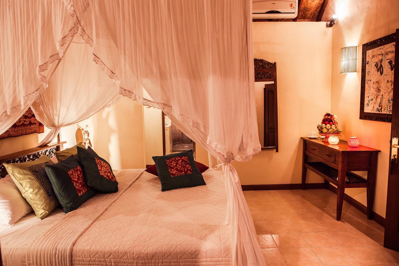 Blue Moon Villas Resort Amed Exteriör bild