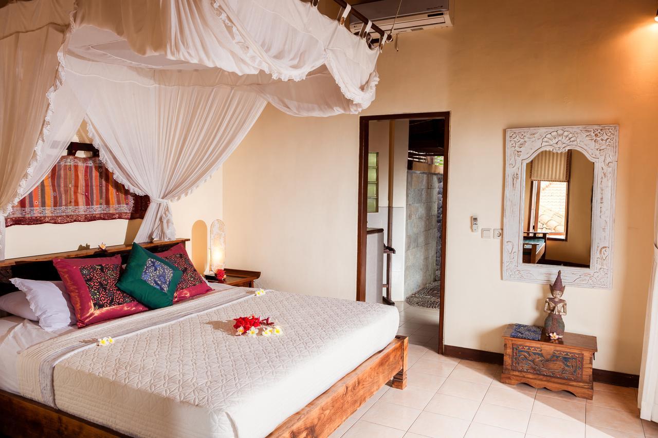 Blue Moon Villas Resort Amed Exteriör bild