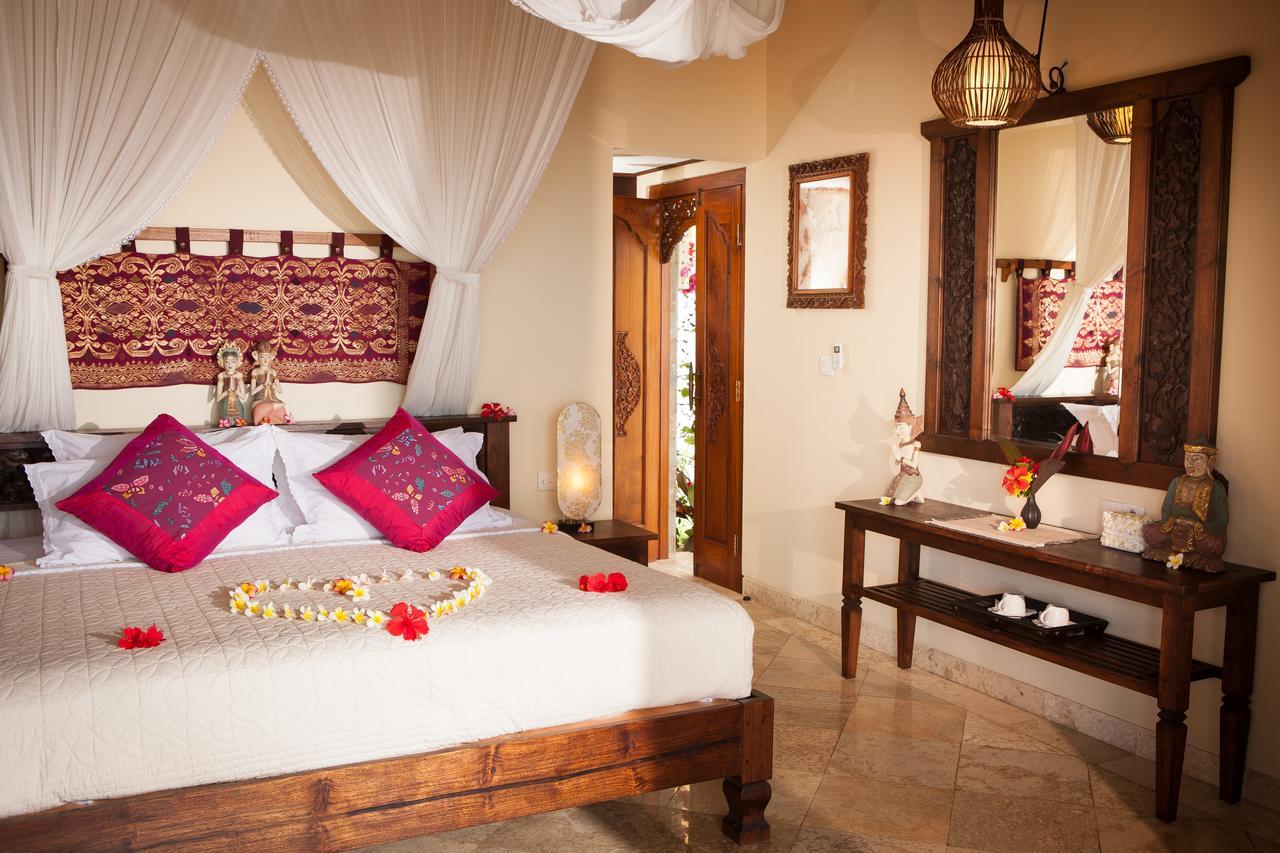 Blue Moon Villas Resort Amed Exteriör bild