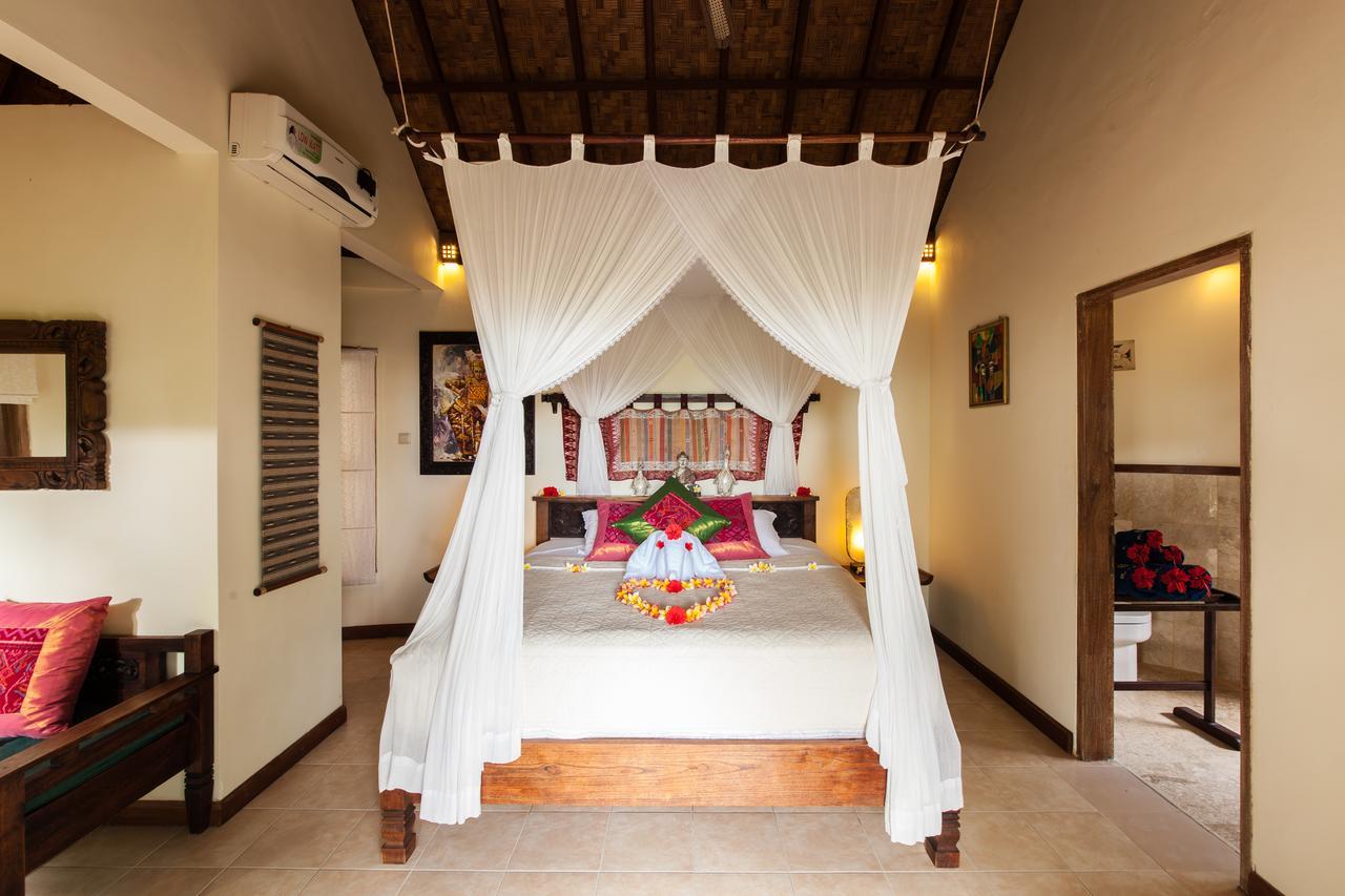 Blue Moon Villas Resort Amed Exteriör bild