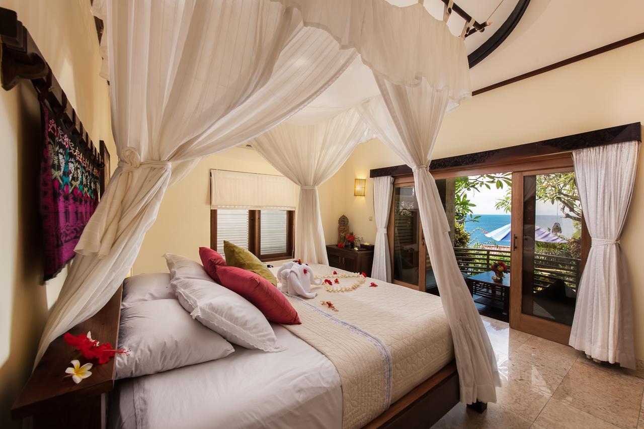 Blue Moon Villas Resort Amed Exteriör bild