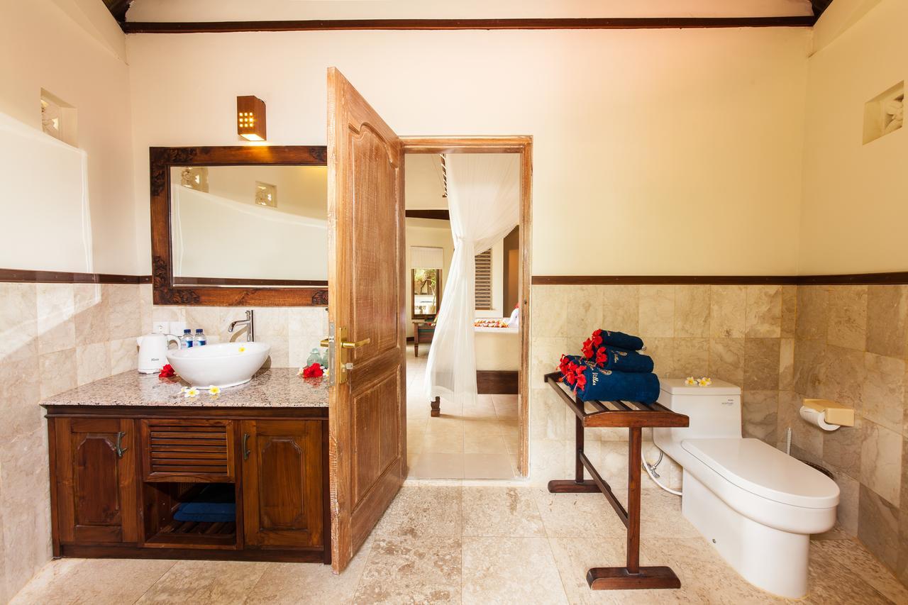 Blue Moon Villas Resort Amed Exteriör bild