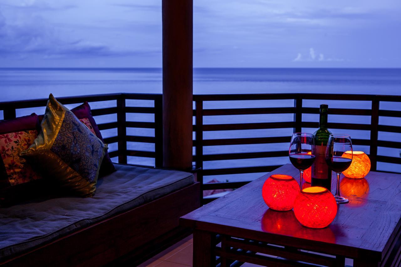 Blue Moon Villas Resort Amed Exteriör bild